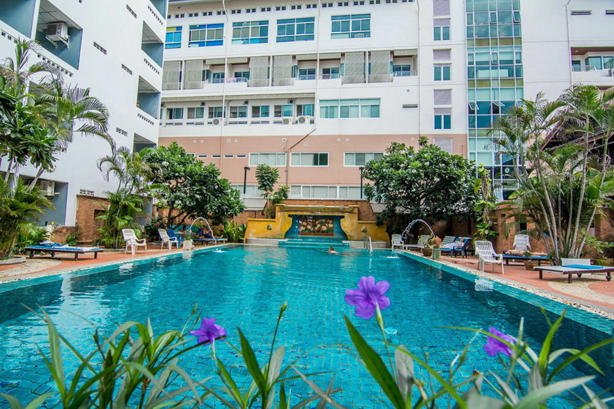 Sutus Court 5 Hotel Pattaya Ngoại thất bức ảnh